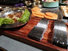 -围炉肉舍•炭烤活鳗•丹东海鲜烤肉(步行街店)