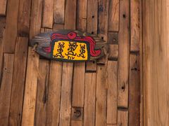 -老牌坊云南鱼豆花火锅(爱建店)