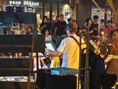 -瑞虹新天地月亮湾