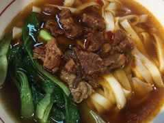 招牌红烧牛肉米粉-呷佬·长沙手工米粉(金沙江路店)
