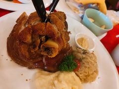 德式烤猪肘配酸菜土豆泥-申德勒加油站西餐厅(太仓店)