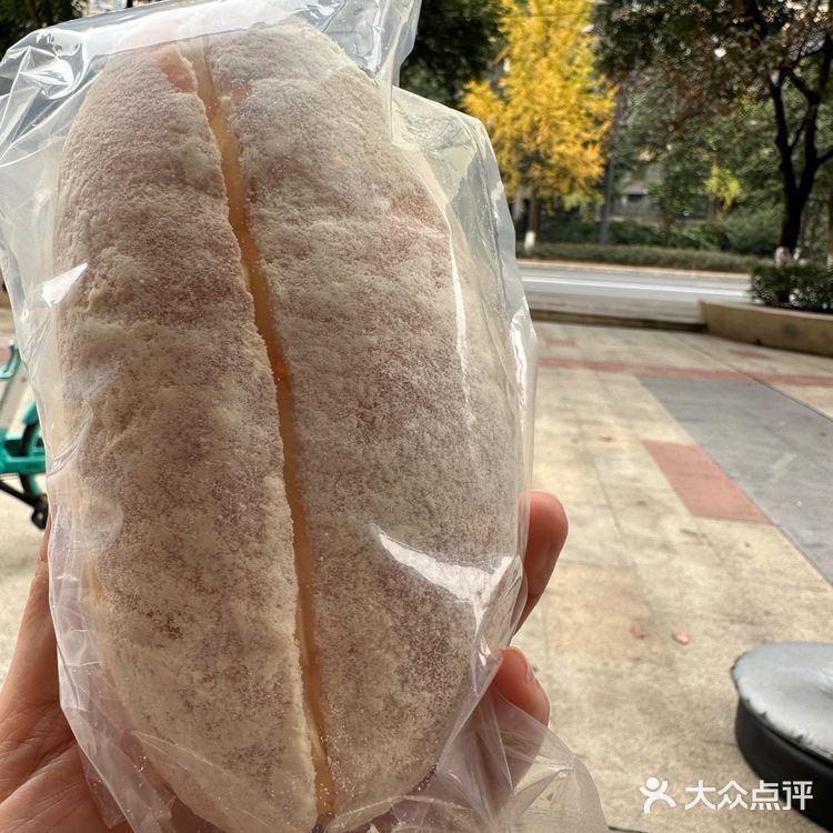第一次吃到那么大的盐面包[惊讶]