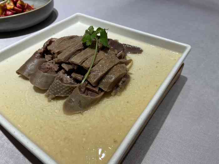 平山宴(瘦西湖店)-"来扬州旅游,肯定要尝一下淮扬菜.酒店前.