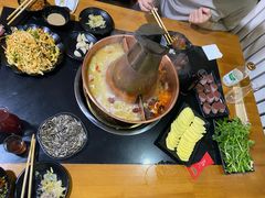 -果松木炭酸菜铜火锅·外婆参鸡汤