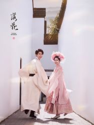 -雪中彩影婚纱摄影·微光艺术中心