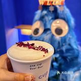 被克莱因蓝色调包围的咖啡馆💙