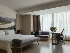-榆林榆阳西路火车站亚朵酒店