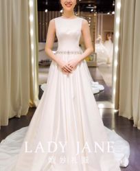 -Lady  Jane高端婚纱礼服馆