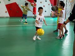 -悦动体能篮球羽毛球网球(三里河店)