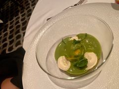 芦笋浓汤伴蚕豆-Caprice(香港四季酒店)