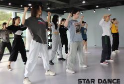 -STAR舞蹈工作室