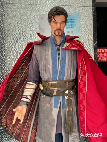 超超超逼真的博士和美队！