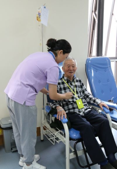 包含北大人民医院、护士全程协助陪同代挂号，服务在我心满意由您定的词条