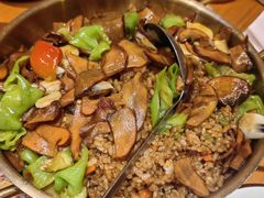 -老滇山寨•云南特色菜•地方菜•民族风情歌舞表演(金碧店)