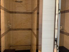 -珠海瑞吉酒店游泳池