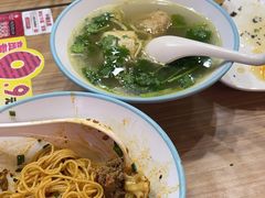 -小杨生煎(金山百联购物中心3楼店)