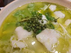 青辣藤椒巴沙鱼-渝是乎酸菜鱼·川渝小炒(新世界百货望京店)