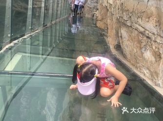 有点凉 要穿长袖或者批点东西才行