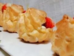 草莓味泡芙-瑞幸咖啡(怡富广场店)