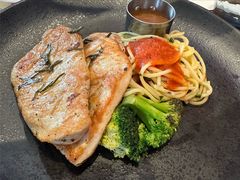 煎鸡胸配蘑菇汁-安妮意大利餐厅(丽都店)
