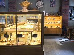 面包甜点陈列柜-啊噗吐呦现场烘焙(麦凯乐店)