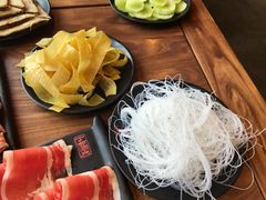 粉丝和油豆皮-丁卯•铜锅涮肉(工体店)