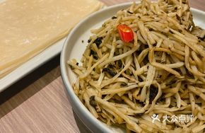 Preserved Olive and Crisp Bamboo Shoot Stir-fry