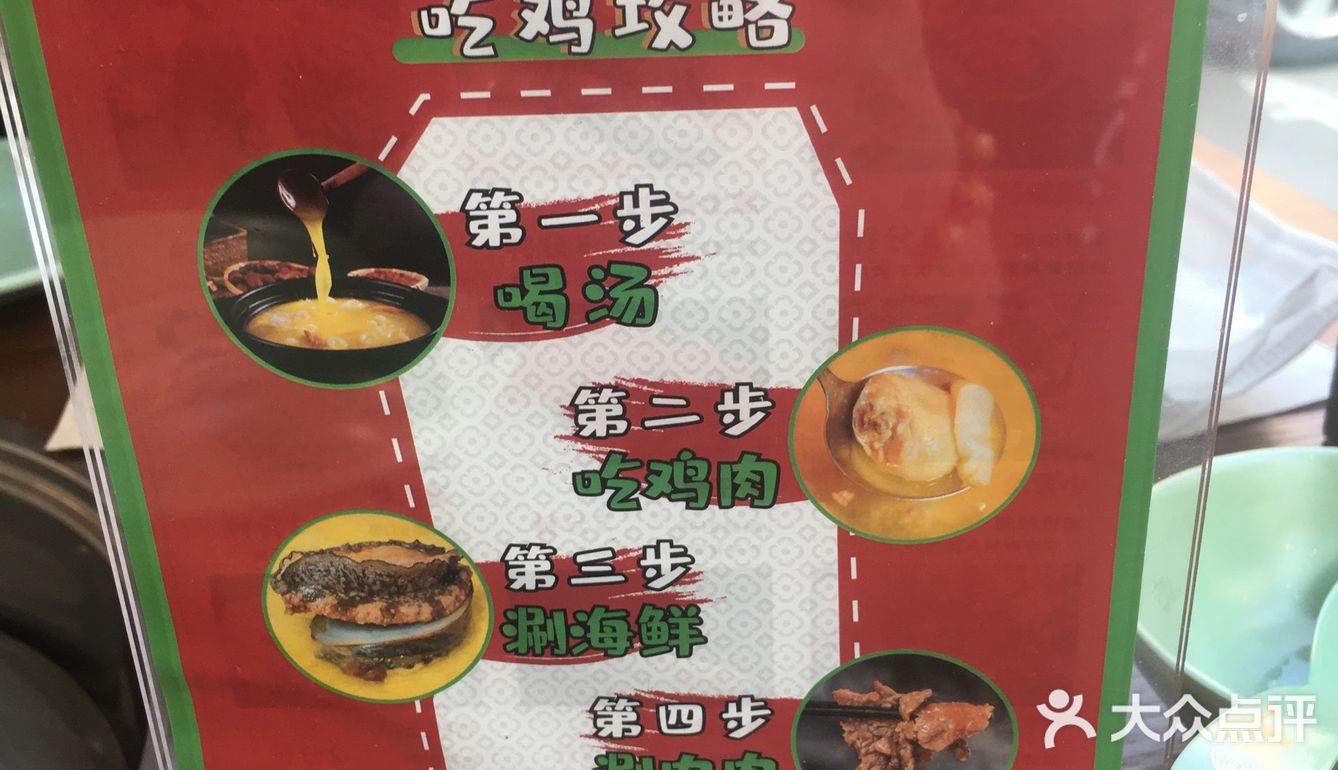 进门港味装修，服务员礼貌引位，还有小暖男给调蘸料