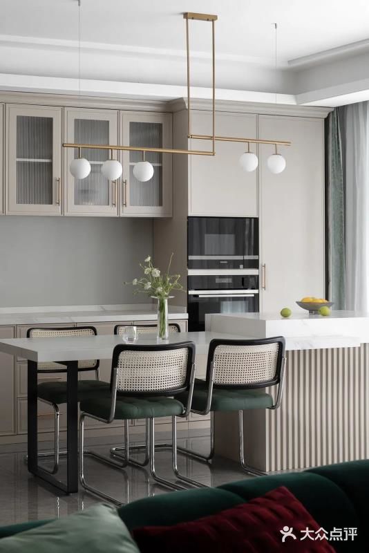 140平米精装房改造，花10万竟然装修成这样