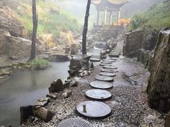 -雪山彩虹谷景区