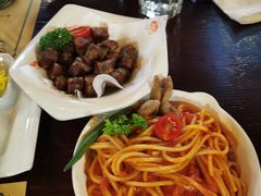 肉酱意大利面-马迭尔德式西餐精酿啤酒屋(中央大街店)