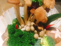 菌菇拼盘-煲宫猪肚鸡(晶品店)