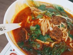 红烧牛肉面-弄堂咪道-饭香·面香·馄饨香(汇锦广场店)