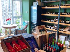 -拾光序城市高空观景民宿(贵阳小河长江路地铁站店)