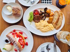 -ROAST coffee & eatery