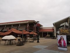 -Chicago Premium Outlets