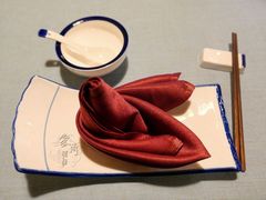 餐具摆设-老船坞水上餐厅(亚洲大酒店  东四十条店)