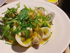 温热海鲜沙拉配牛油果-Mercato莫卡多露台餐厅与酒吧(K11店)