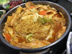 铁板炒鸡芝士锅-芝士牛炭火烤肉