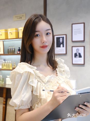 少女感隐形穿搭的一瓶以Jennie命名的香水