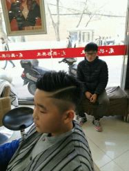 儿童理发-龙美容美发
