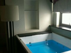 -喜鹊愉家酒店(郑州曼哈顿博览中心地铁站店)