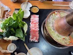 -果松木炭酸菜铜火锅·外婆参鸡汤