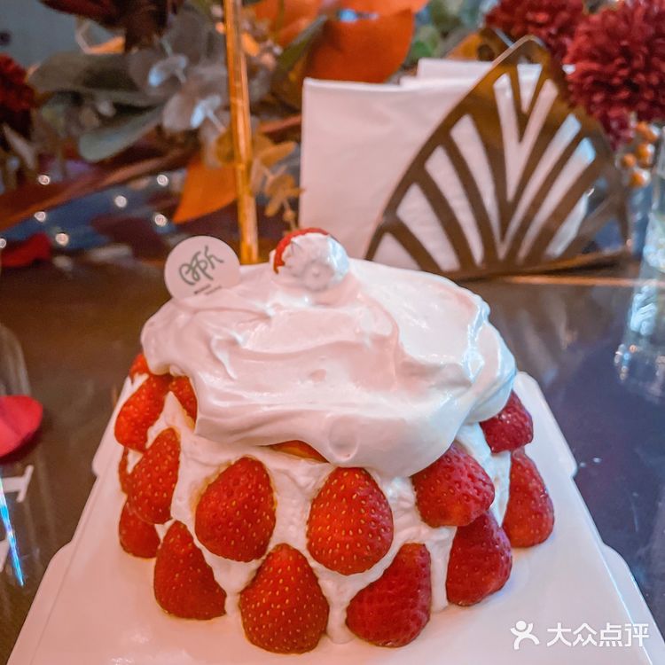 高颜值蛋糕｜吃过最好吃的草莓蛋糕🍰