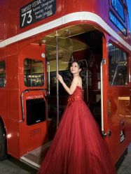 -现代经典婚纱摄影