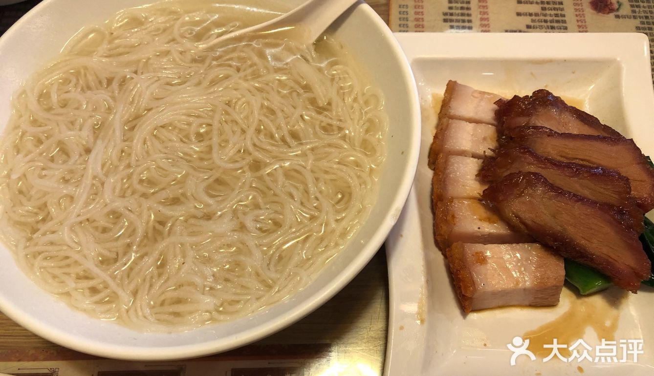 開完會，驚覺午飯時間已過，一行幾人，在客人公司樓下食