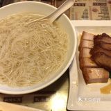 開完會，驚覺午飯時間已過，一行幾人，在客人公司樓下食