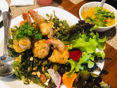 -Chom Cafe and Restaurant