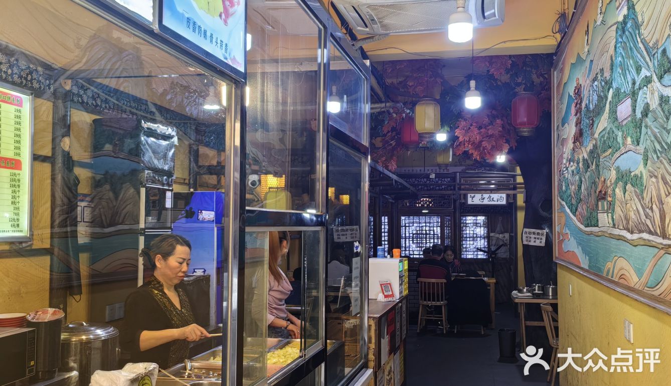 江汉路附近的宝藏广式烧鹅饭，一口穿越到广东