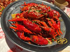 -肥肥虾庄·金牌油焖大虾(汉街SKP店)